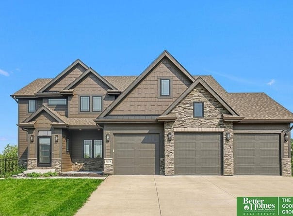 9929 S 103 Avenue Circle, Papillion, NE 68046