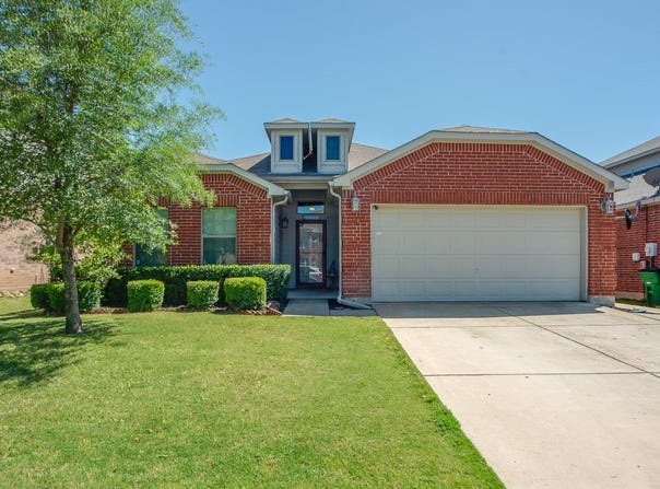 8812 Trailblazer Drive, Cross Roads, TX 76227