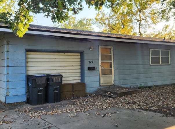 719 W 5th St, Newton, KS 67114
