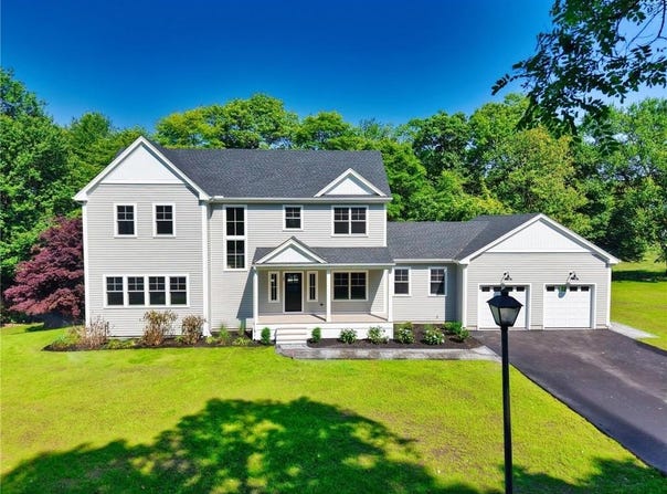 197 Church Pond Drive, Tiverton, RI 02878