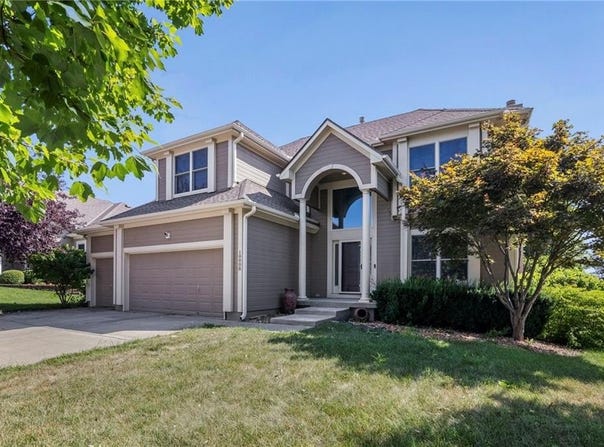 10008 N Marsh Avenue, Kansas City, MO 64157