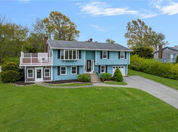 23 Algonquin Drive, Middletown, RI 02842