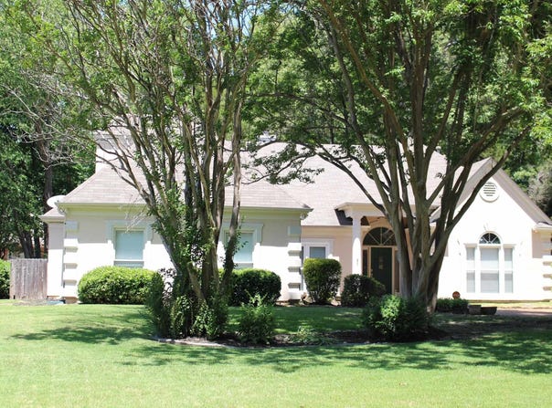 8916 CEDAR MILLS Cv, Memphis, TN 38016