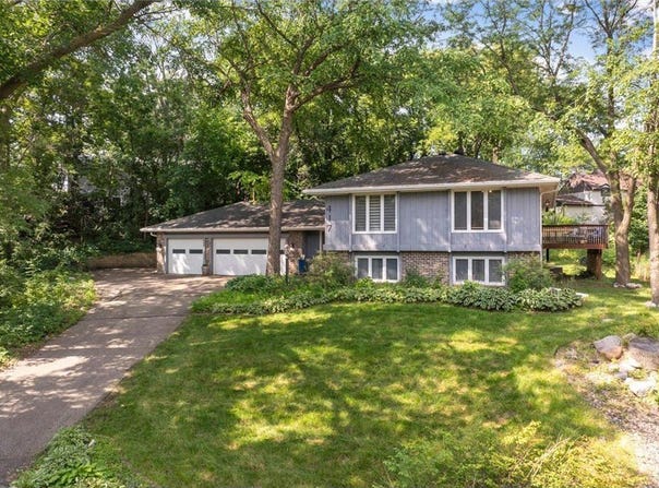 417 Brandywine Dr., Burnsville, MN 55337