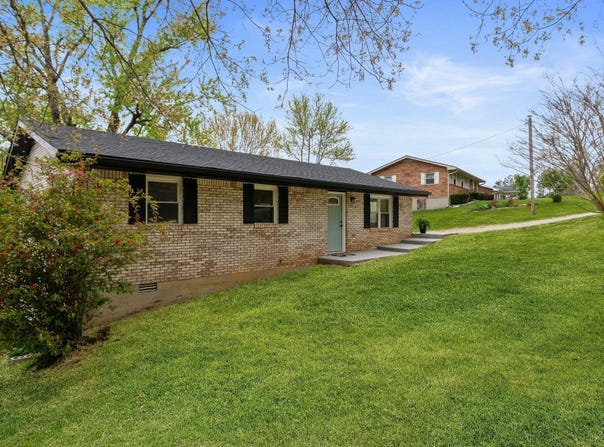 730 East Spencer Road, Campton, KY 41301