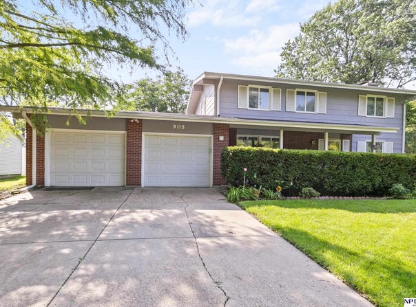 905 Sycamore Drive, Lincoln, NE 68510
