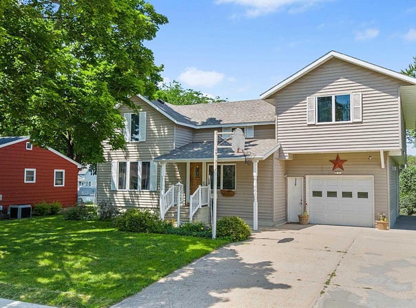 1100 3rd Ave S, Clear Lake, IA 50428