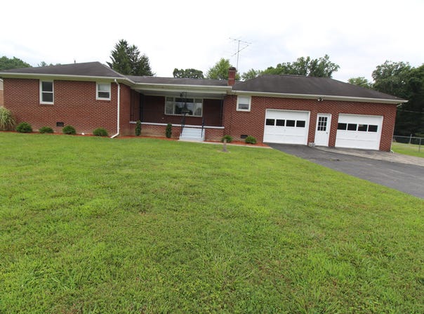 1082 State Route 3 And 12, Hinton, WV 25951