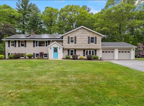 19 Bruce Drive, North Smithfield, RI 02896