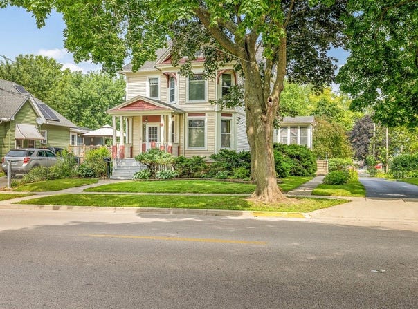 924 PEARL, BELVIDERE, IL 61008