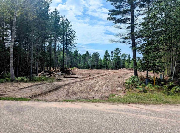 126 Wintergreen, Marquette, MI 49855