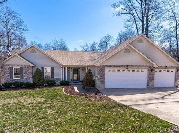 28 Lacey Oak Court, Troy, MO 63379
