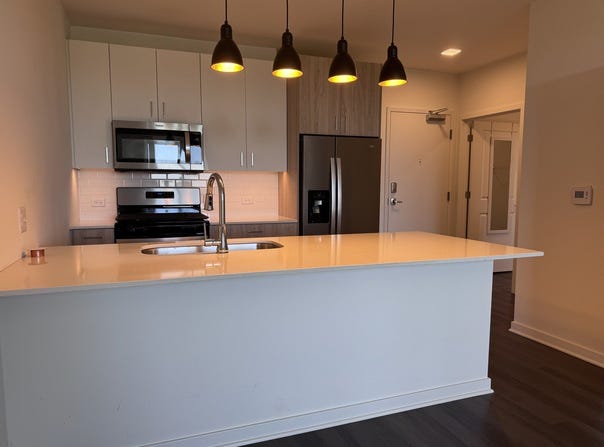 122 E Northwest Highway, Mount Prospect, IL 60056