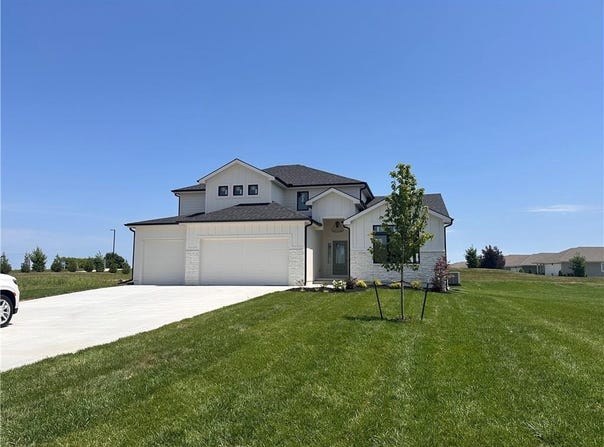 2003 Foxtail Point, Kearney, MO 64060