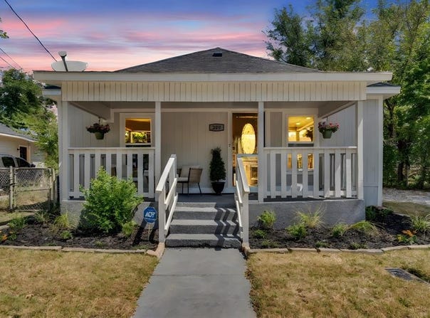 208 Henry Street, Waxahachie, TX 75165