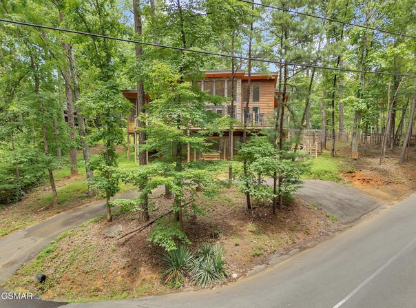 2404 Bobs Pass, Sevierville, TN 37876
