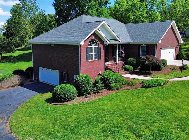 1911 Hampton Shores Drive, Seneca, SC 29672