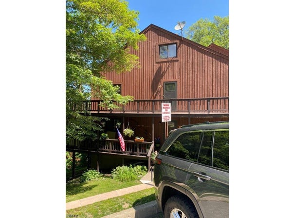 6 Davos Dr, Vernon Twp., NJ 07462-4583