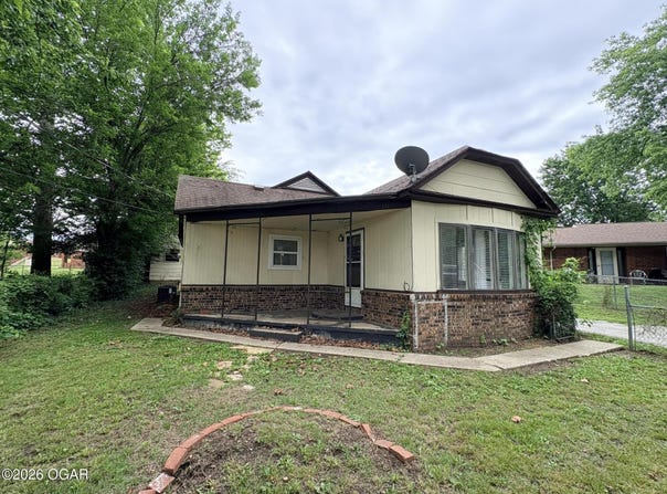 2706 E 4th Street, Joplin, MO 64801