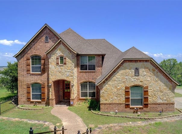 809 Cimmarron Bay Drive, Runaway Bay, TX 76426