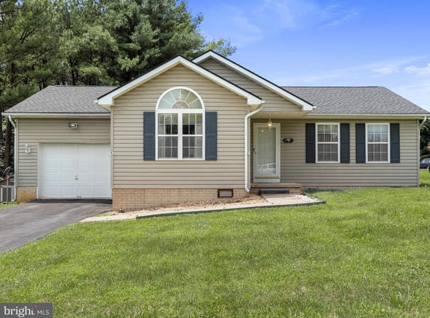 6 BLAKE, MARTINSBURG, WV 25404