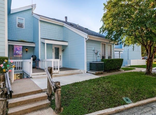 680 Harbor Drive, Azle, TX 76020