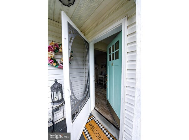 6 HILLSDALE COURT, MANAHAWKIN, NJ 08050