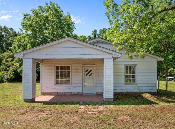 2005 Tower Hill Road, Kinston, NC 28501