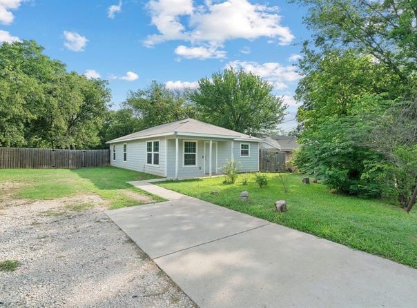 420 E Burks Street, Pilot Point, TX 76258