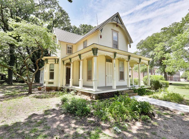 108 N Cranmer St, Conway Springs, KS 67031