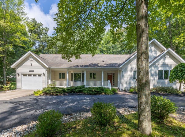 11096 Rambling Way, Canadian Lakes, MI 49346