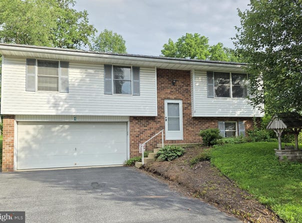 4 HOMESTEAD DRIVE, DENVER, PA 17517