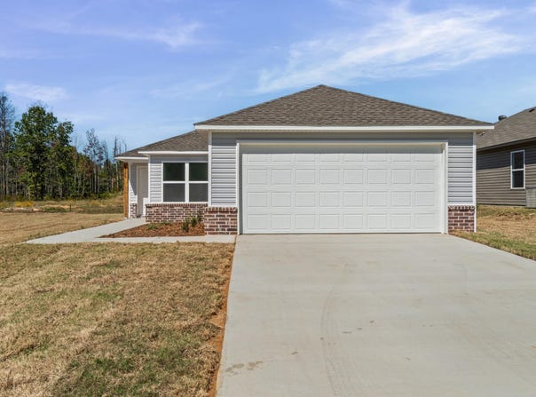 8104 Chesapeake Trail, Bauxite, AR 72011