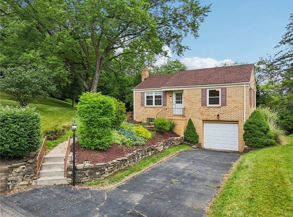 106 Crestline Dr, Ross Twp, PA 15237