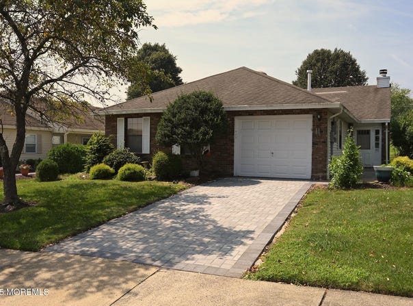 65 Suffolk Way, Marlboro, NJ 07746