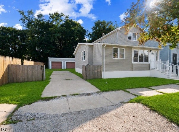 229 Parkinson Ave, Hamilton Twp., NJ 08610-5409