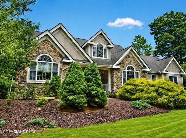 326 Sunset Avenue, Pocono Manor, PA 18349