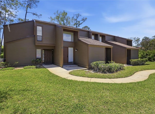 16 HEMBURY LANE, PALM COAST, FL 32137