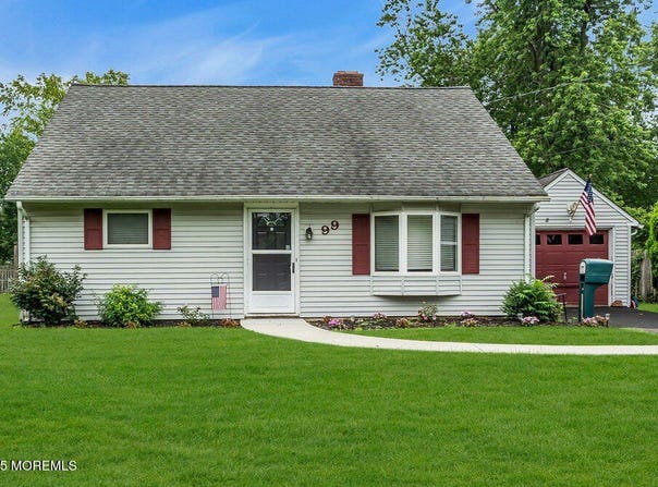 99 Roosevelt Circle E, Red Bank, NJ 07701