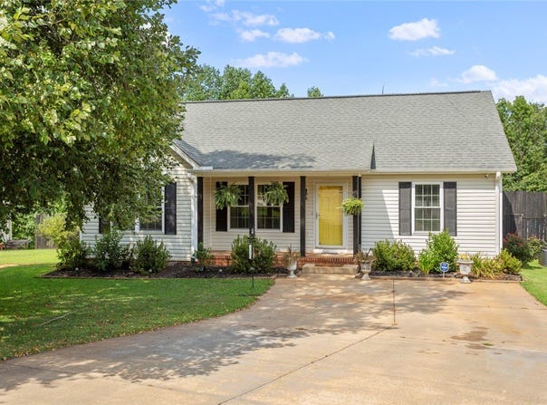 25 Natalie Court, Greer, SC 29651