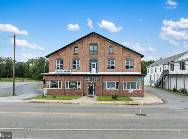 500 BRIDGE STREET, WEISSPORT, PA 18235