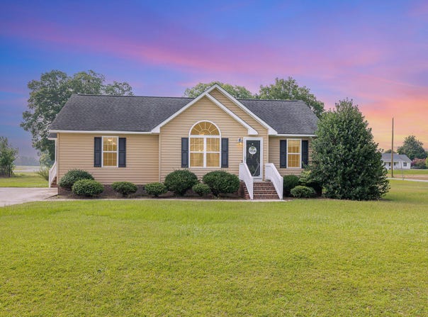 16 Emily Court, Newton Grove, NC 28366