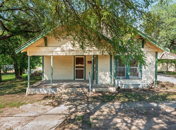 908 Campbell ST, Lampasas, TX 76550
