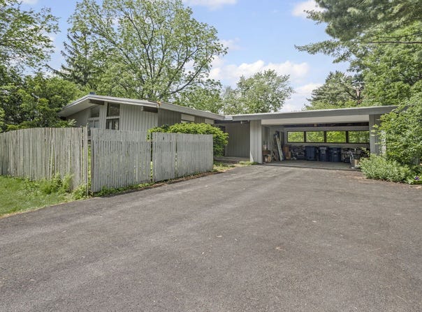 2110 Heather Road, Geneva, IL 60134