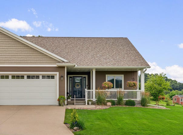 W6461 Oakwood Cir, Holmen, WI 54636