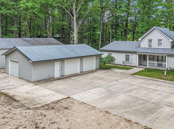 6836 NW Aarwood Trail, Rapid City, MI 49676