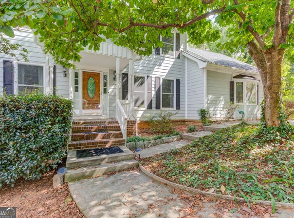 5104 Onawa Court SW, Lilburn, GA 30047