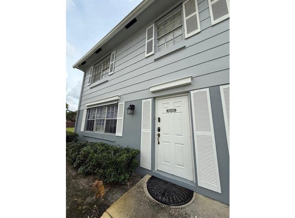 8040 SW 17 PL, Davie, FL 33324