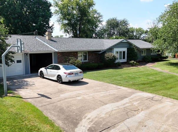 3 Kincaid Dr, Fairfield, IL 62837