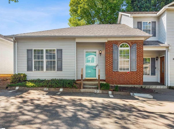 33 Huntress Drive, Greer, SC 29651